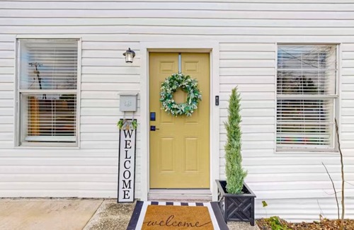 Mahncke Park House | Charming 2BR Retreat w/Private Yard – Walk to Botanical Gardens & Near Fort Sam