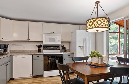 Malta House | Charming 2BR Townhome – Minutes to Saratoga & Nature