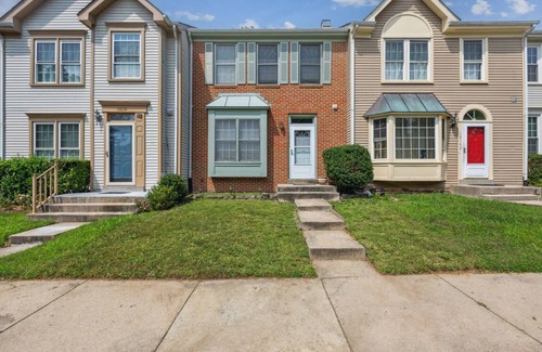 Germantown House | Charming 3-bed, 2.5 baths townhome in Germantown with WiFi, AC, 2 parking.