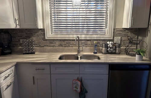 Ashburn House | Charming 3-bed, 3-bath house in amazing Chicago, 10 min from Midway Airport.