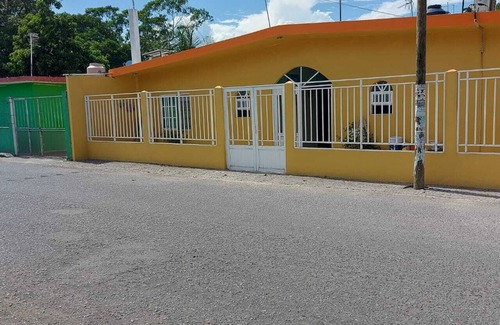 Ursulo Galvan House | Charming 3-bedroom house with WiFi and AC in lovely Chalahuite FINCA MIROSLAVA