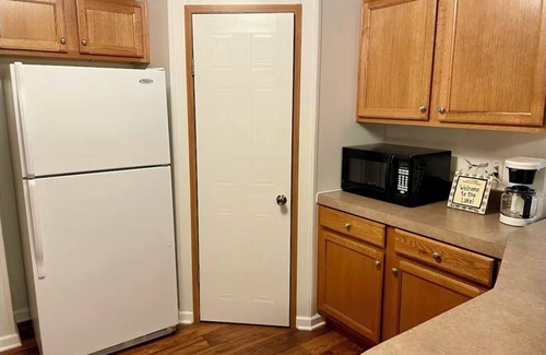 Gilbertsville House | Charming 3 bedroom lake front house in Gilbertsville with WiFi and AC