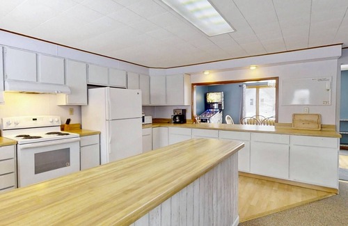 Lake Linden House | Charming 3-bedroom, 1 Murphy Bed in Hubbell AC, WiFi, Pinball, Trailside, Deck