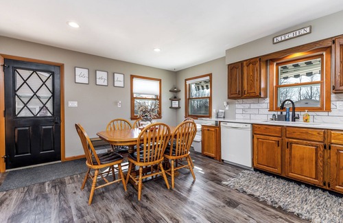 Dubuque House | Charming 3 Bedroom 2.5 Bathroom House centrally located in Dubuque IA.