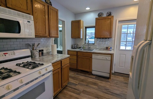 Midland House | Charming 3-bedroom 2-bath Cottage in Downtown Midland