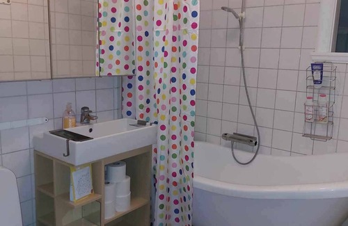 Lerum Municipality Apartment | Charming 3-bedroom apartment with WiFi in Alingsås