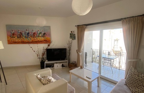 Karavas House | Charming 3-bedroom apartment with WiFi, AC; 15 mins from the fab Kyrenia Harbour