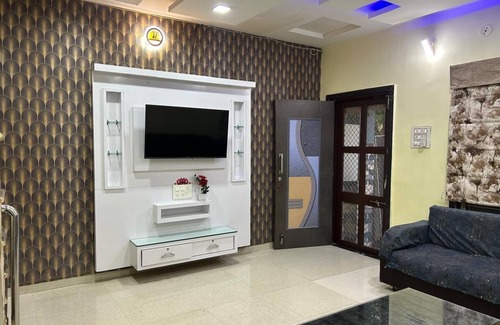 Indore House | Charming 3-bedroom bungalow with AC and WiFi in Indore