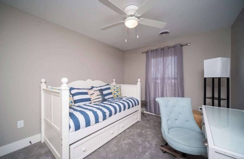 Bettendorf Apartment | Charming 3 bedroom Condo in Bettendorf with King Master Suite