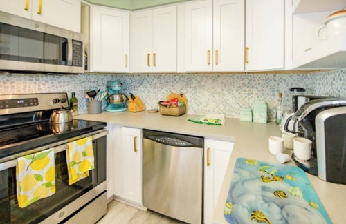 Sea Scape Cottage | Charming 3-bedroom cottage- Bike to beach- Ocean Views-Golf Course-Pool/Hot Tub