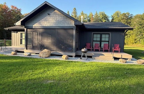 Ingalls Cottage | Charming 3 bedroom cottage retreat