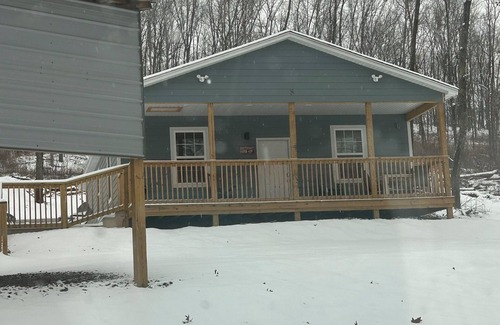 Scottsboro Cabin | Charming 3-bedroom cabin with WiFi, AC in soothing Scottsboro