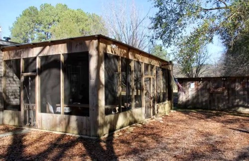 Wilkinson County Cabin | Charming 3-bedroom cabin in welcoming Crosby with WiFi, AC