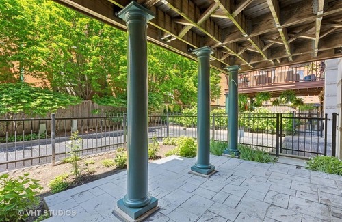 Wrightwood Neighbors Condo | Charming 3-bedroom condo with WiFi and AC in beautiful Chicago