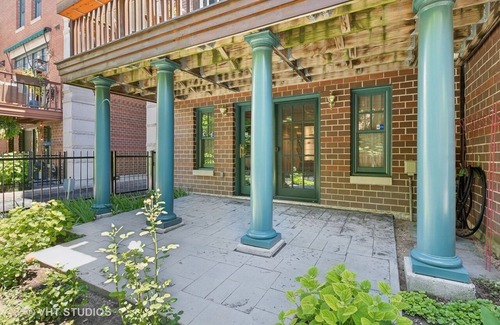 Wrightwood Neighbors Condo | Charming 3-bedroom condo with WiFi and AC in beautiful Chicago