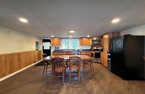 Alton Cottage | Charming 3-bedroom cottage on Halfmoon Lake in Alton with Dock, Beach, WiFi, AC