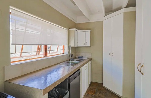 Onrus Cottage | Charming 3-bedroom cottage in quaint Onrus with WiFi, AC