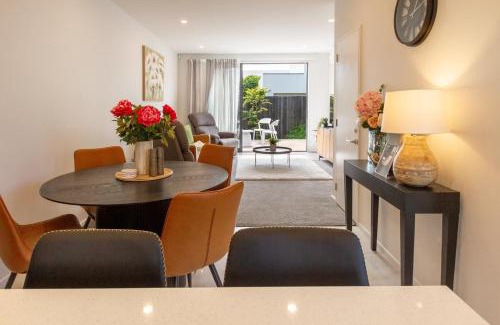 Edgeware Apartment | Charming 3-Bedroom Escape Carpark