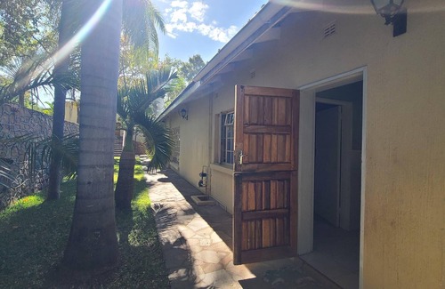 Kariba Apartment | Charming 3 bedroom guesthouse - 2300