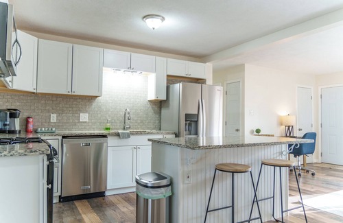Bridgeport House | Charming 3-bedroom house in excellent location North Central WV