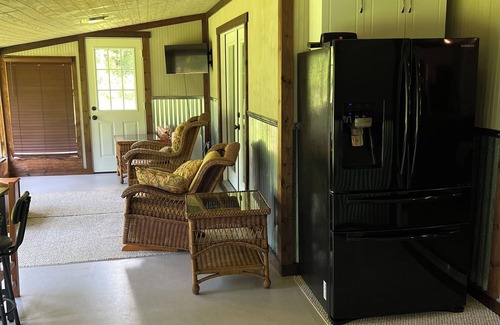 Sabine County House | Charming 3-bedroom house with pond