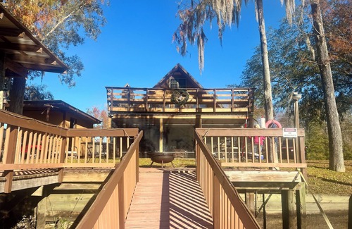Folkston House | Charming 3-bedroom home that sits on the water of the St Mary’s River.