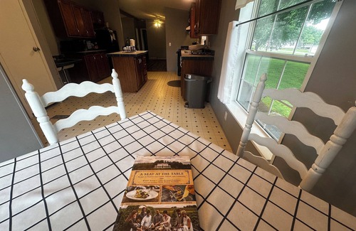 Se Ree House | Charming 3-bedroom house across from Axtel campground and Nick's Boat Dock