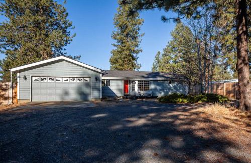 Deschutes River Woods House | Charming 3-Bedroom Home in Bend with Hot Tub Game Room & Spacious Family Dining