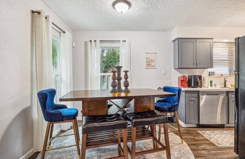 La Porte House | Charming 3-bedroom house with WiFi, AC in La Porte
