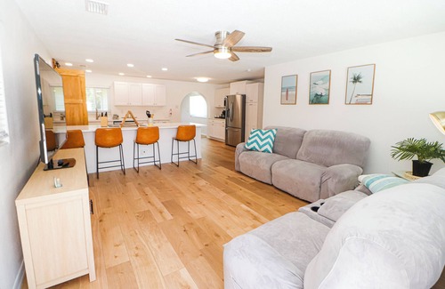 Oak Hill House | Charming 3-bedroom house in Oak Hill with a Pool and Pond