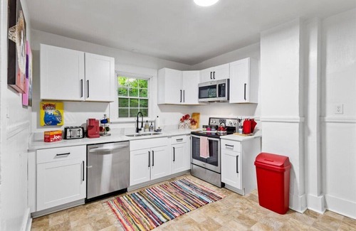 North Chesterfield House | Charming 3-bedroom house with WiFi and AC in welcoming Richmond