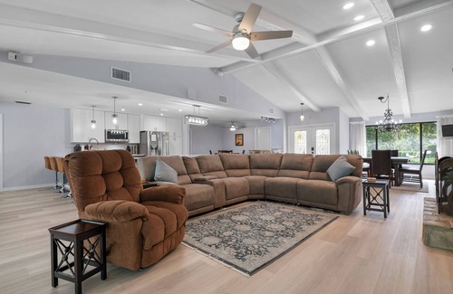 Fruitville House | Charming 3-bedroom house in delightful Sarasota with WiFi, AC