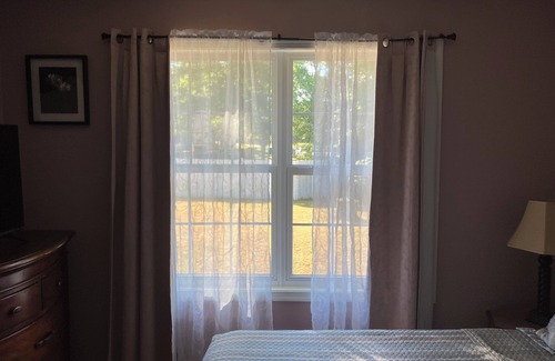 Stafford House | Charming 3-bedroom house with WiFi and AC in delightful Stafford