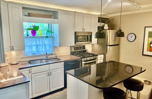 Wilmette House | Charming 3-bedroom house with AC and WiFi in Wilmette