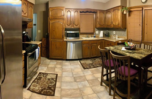 Crystal House | Charming 3-bedroom house in serene Crystal with WiFi, AC, laundry room