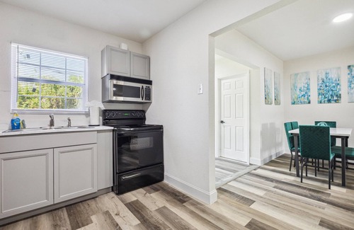 Riverside Terrace House | Charming 3-bedroom house in cool Houston with WiFi and AC