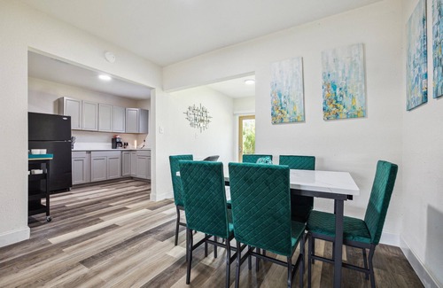 Riverside Terrace House | Charming 3-bedroom house in cool Houston with WiFi and AC