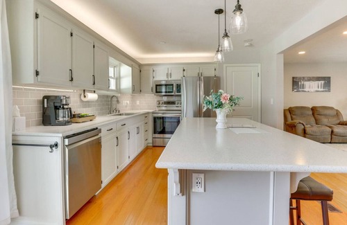 Wooster House | Charming 3-bedroom house in Wooster with TV & WiFi