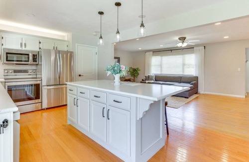 Wooster House | Charming 3-bedroom house in Wooster with TV & WiFi