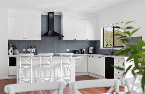 Repton House | Charming 3-bedroom house in enchanting Repton with AC, WiFi