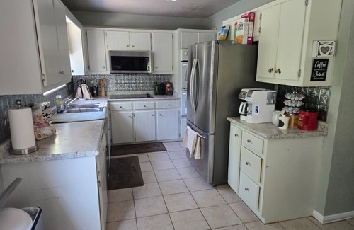 Ada House | Charming 3-bedroom house in delightful Ada with AC