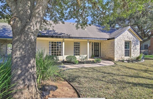 Boerne House | Charming 3-bedroom house with AC, WiFi down town historic Boerne Tx