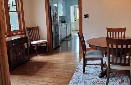 Culver House | Charming 3-bedroom house with AC and WiFi in Culver that sleeps 8.