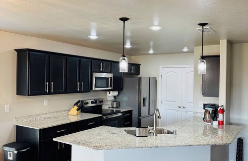 Hobbs House | Charming 3-bedroom house with AC, WiFi in tranquil Hobbs
