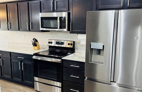 Hobbs House | Charming 3-bedroom house with AC, WiFi in tranquil Hobbs