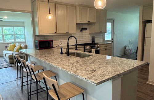Fairbanks House | Charming 3-bedroom house on the water