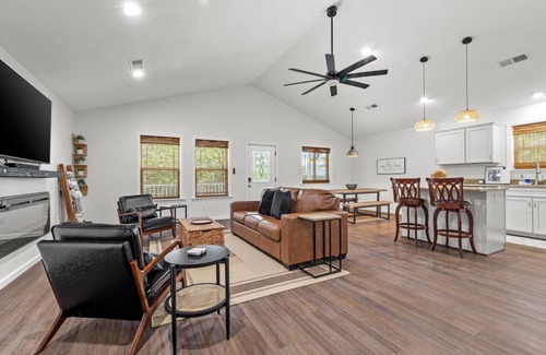 Isabella House | Charming 3-Bedroom Retreat Near Bull Shoals Lake
