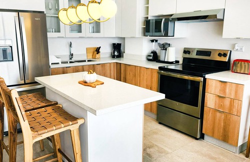 San Salvador Condo | Charming 3-bedroom condo with WiFi, AC in amazing view