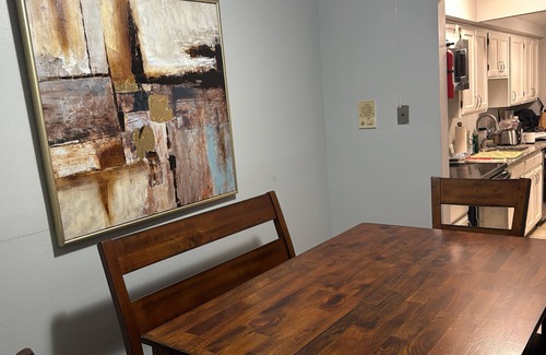 Franconia House | Charming 3-bedroom townhome with WiFi, fitness room in Alexandria