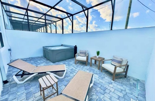 Reunion House | Charming 3-bedroom townhome near Disney with hot tub